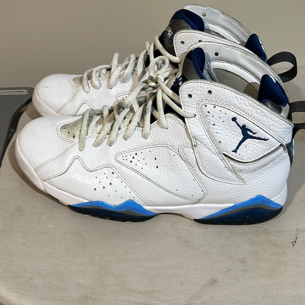 French blue Jordan 7 size 10 used just need a good cleaning.
